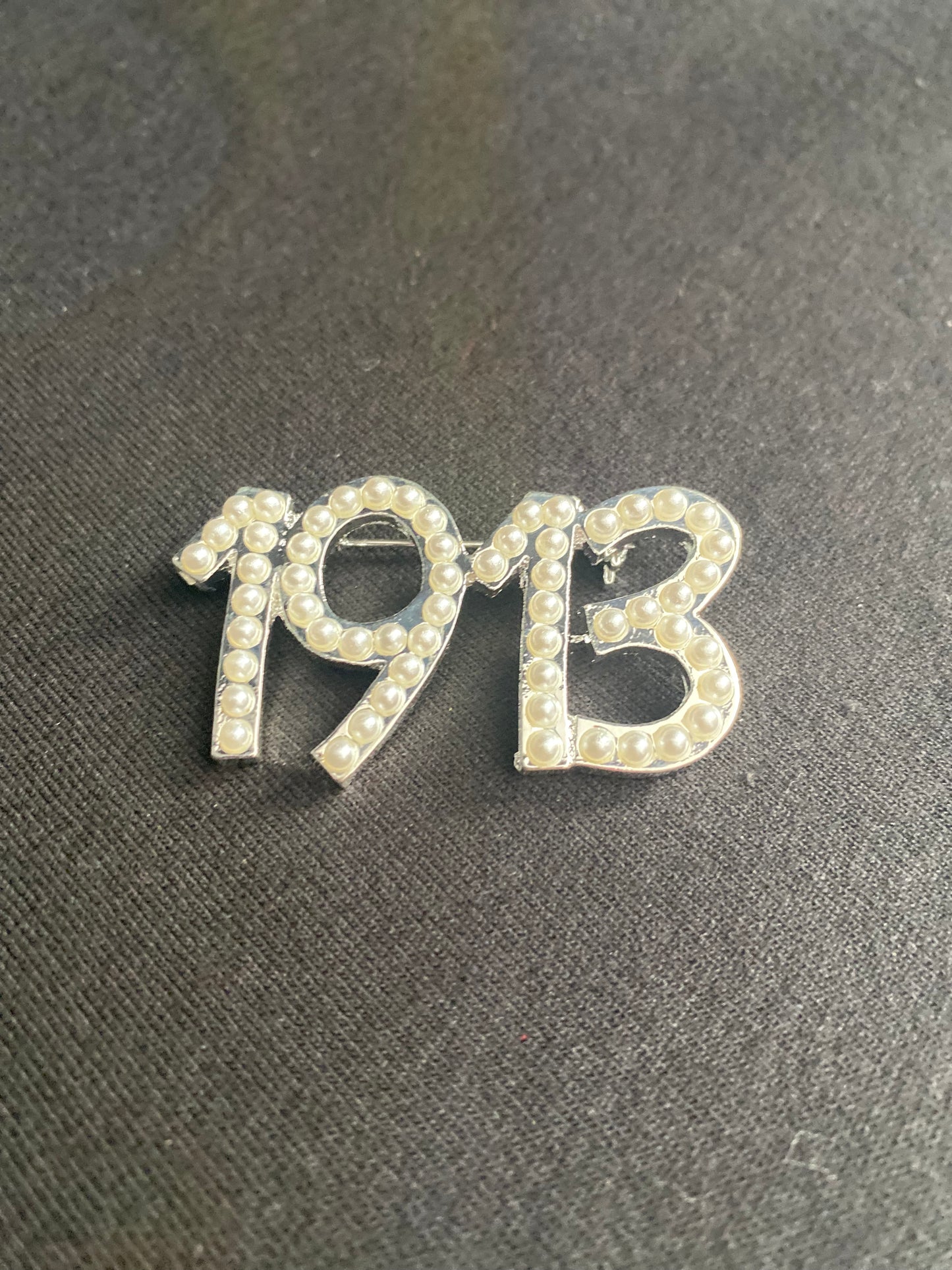 1913 Pearl Lapel Pin
