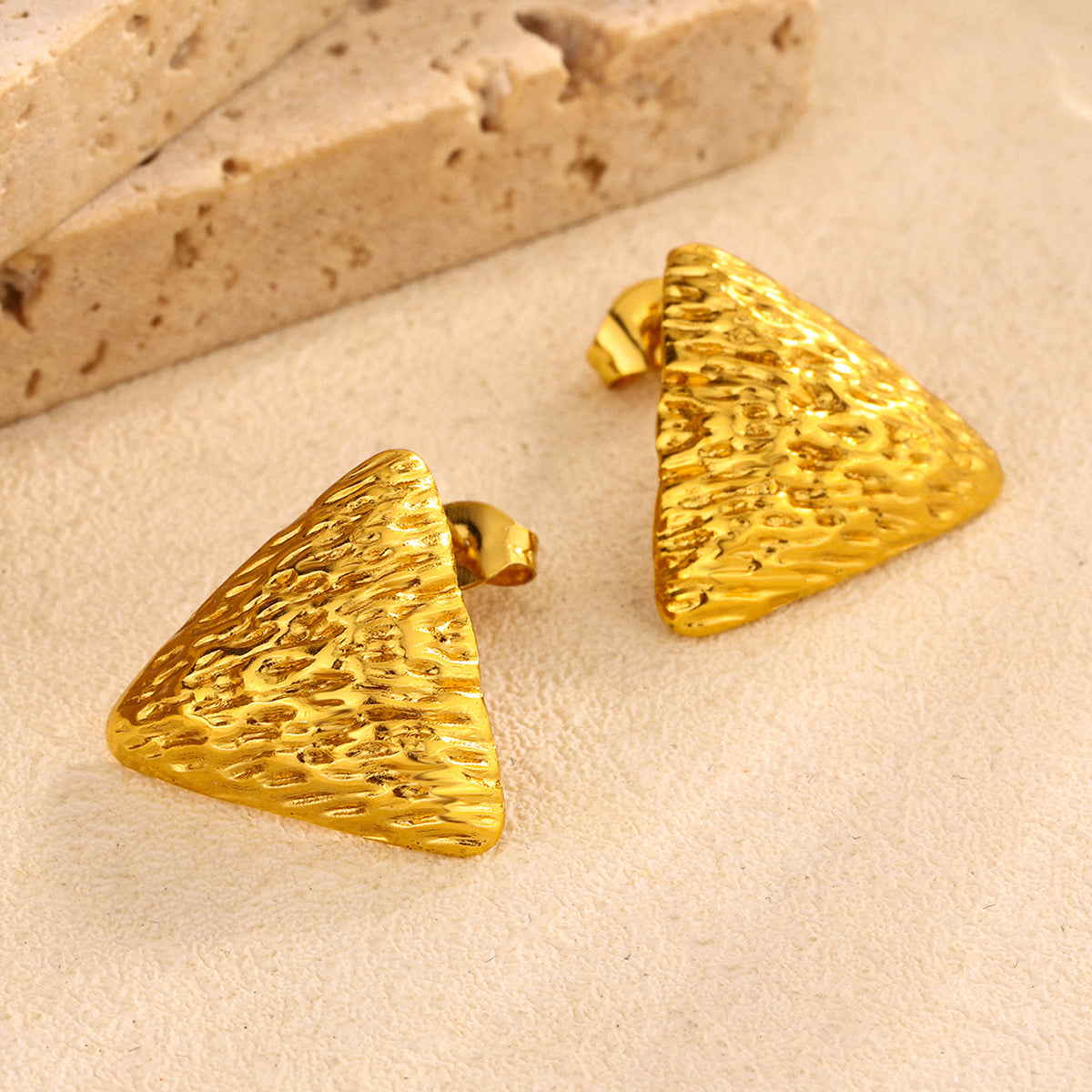 Solid Pyramid Stud