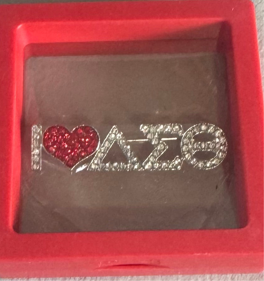 I ❤️ ΔΣΘ Brooch
