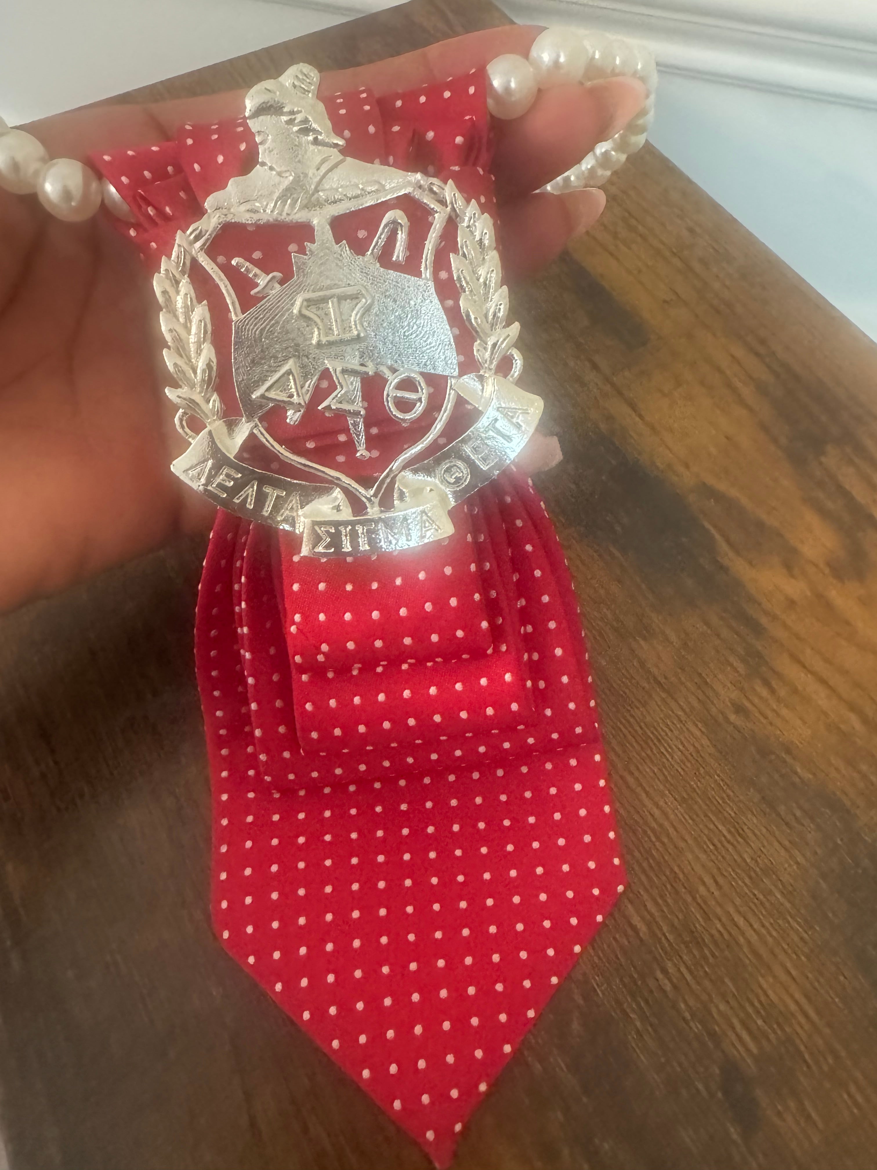 Minerva Tie