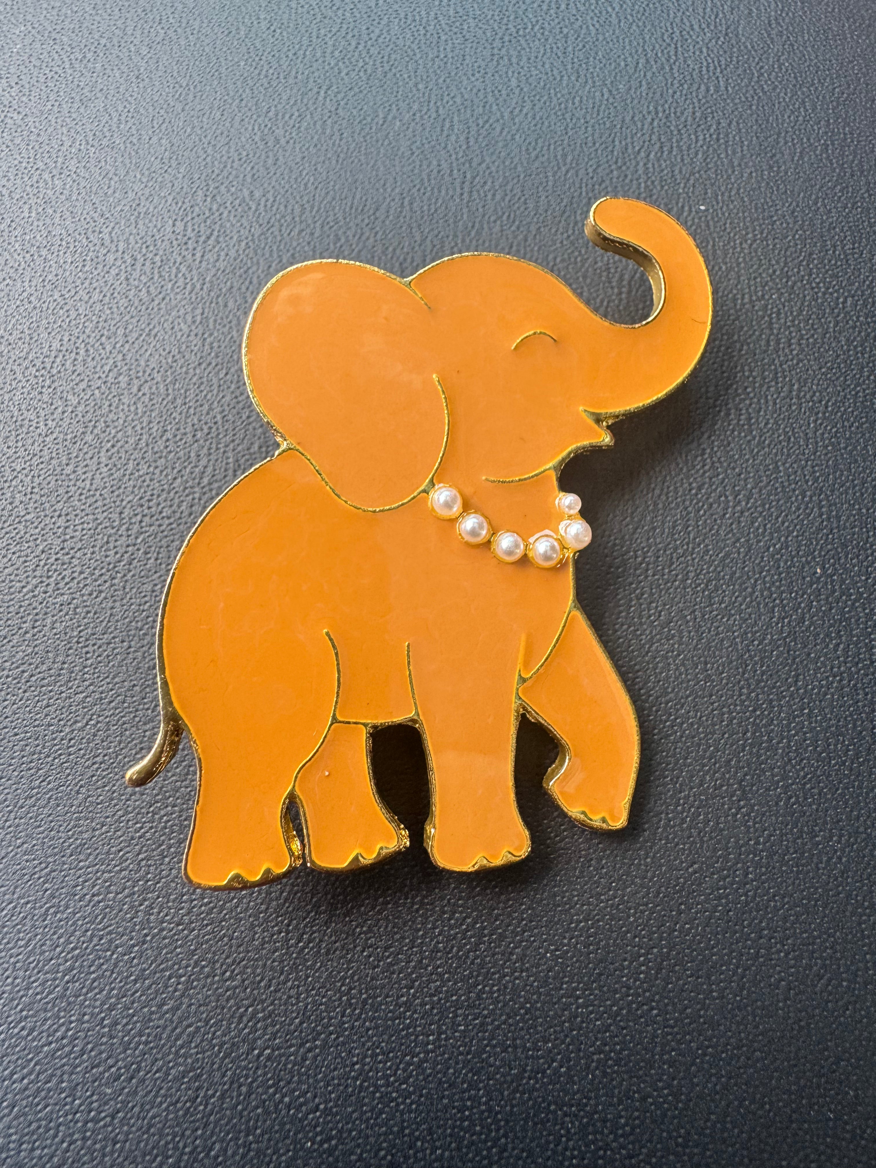 Pearly Elle Lapel Pin