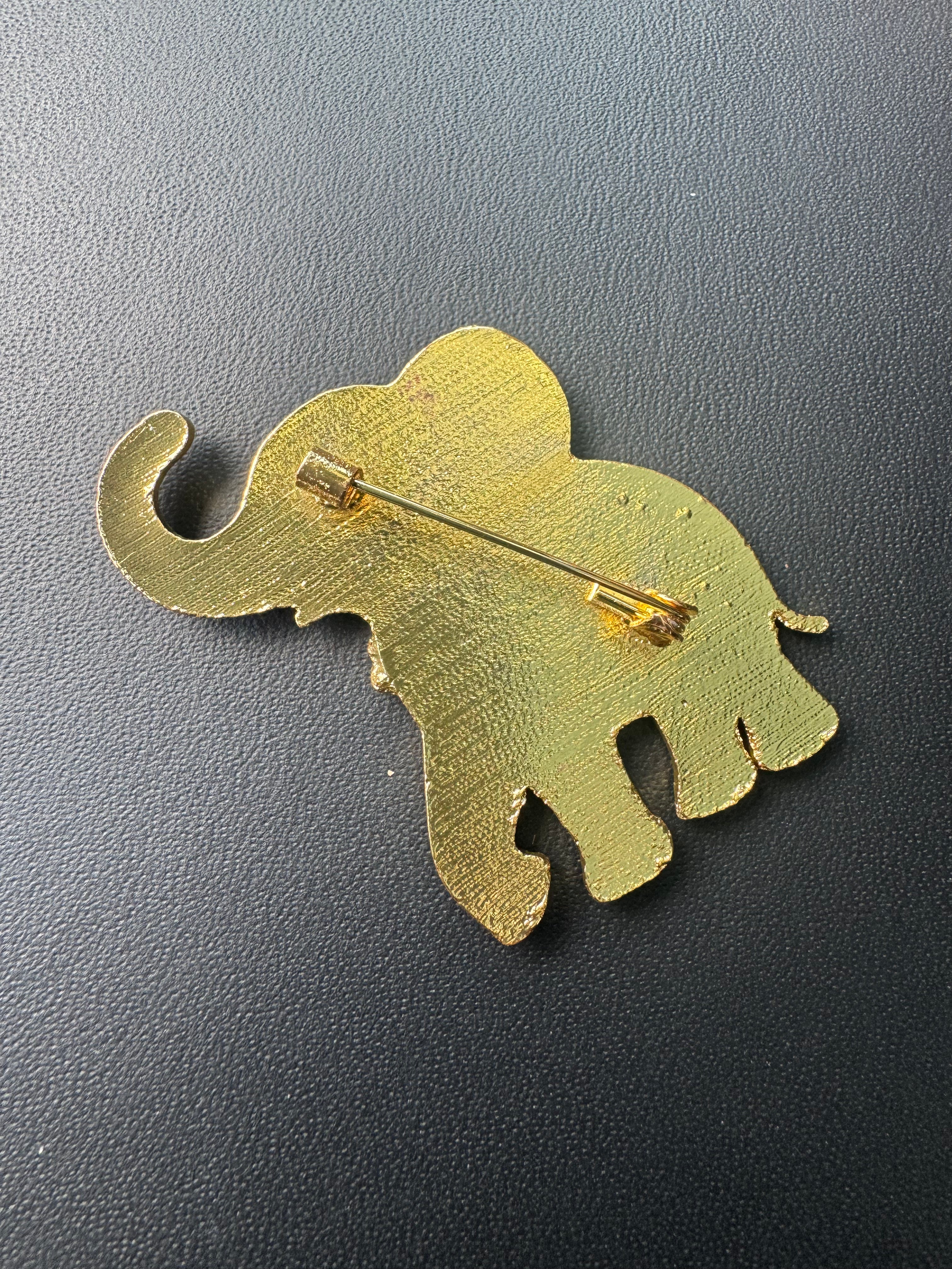 Pearly Elle Lapel Pin