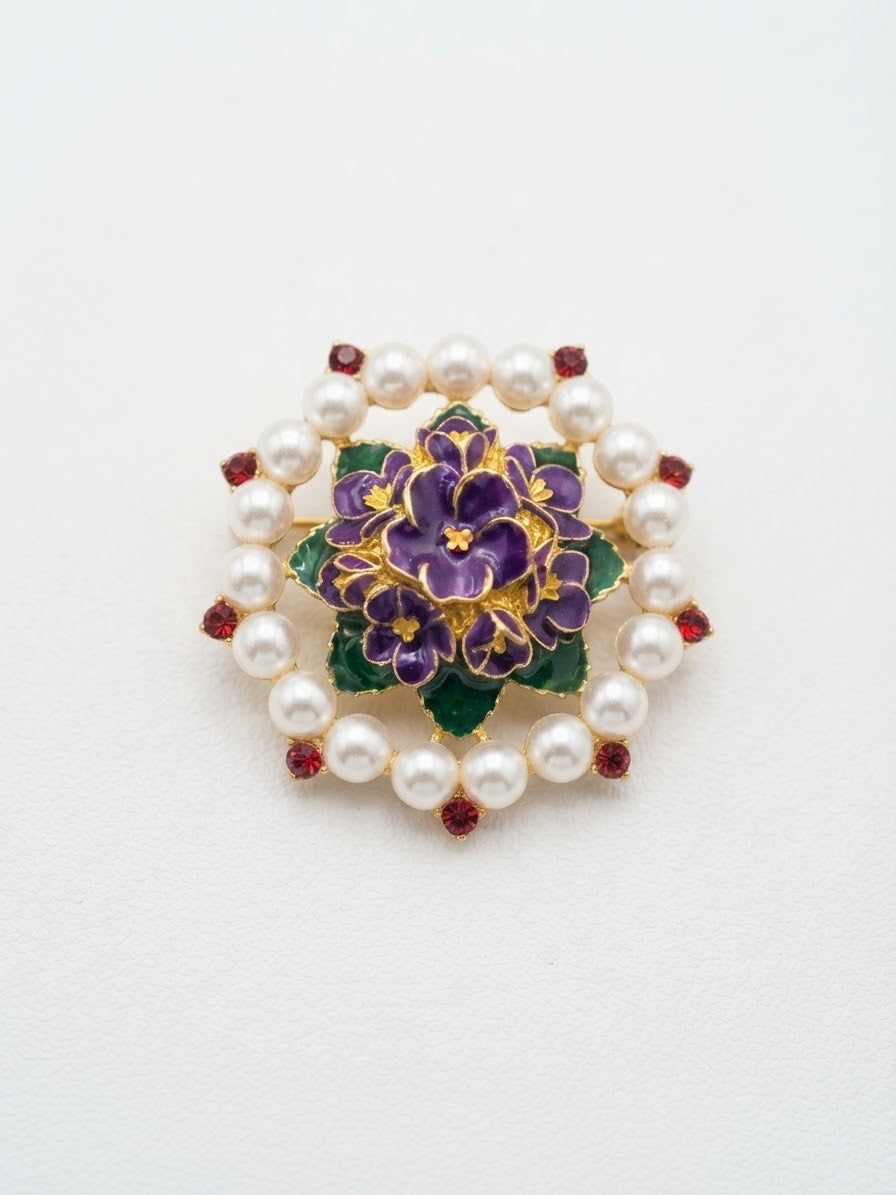 The Royal Wreath Lapel Pin