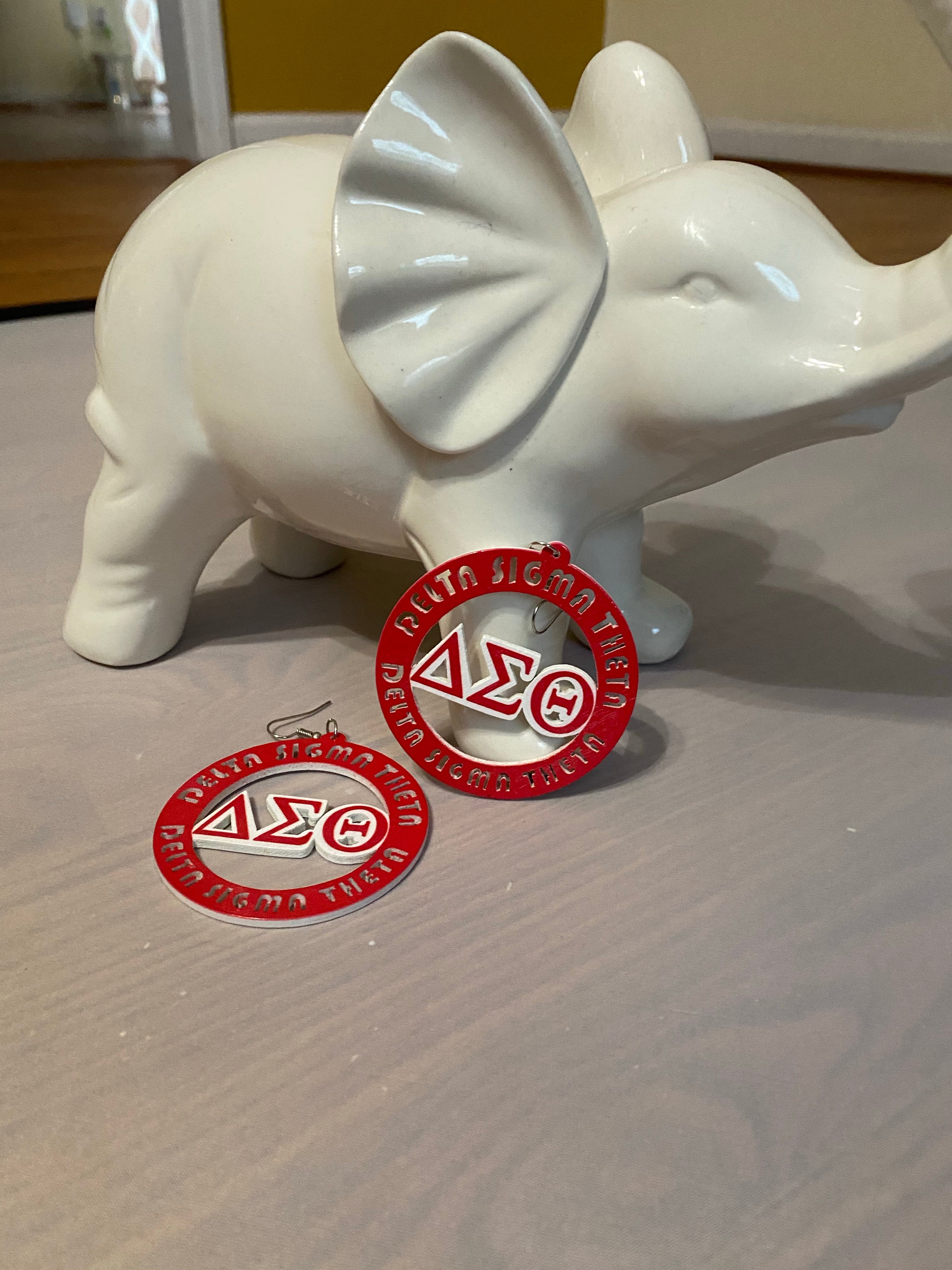 ΔΣΘ Cutout Earrings