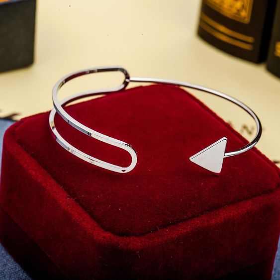 Pyramid Tip Bangle